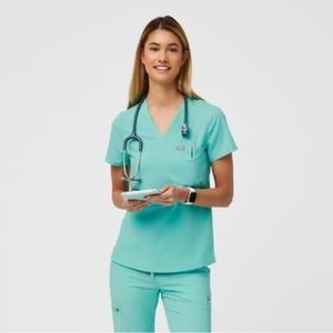 FIGS WOMENS FRESH AQUA CATARINA ONE POCKET SCRUB TOP